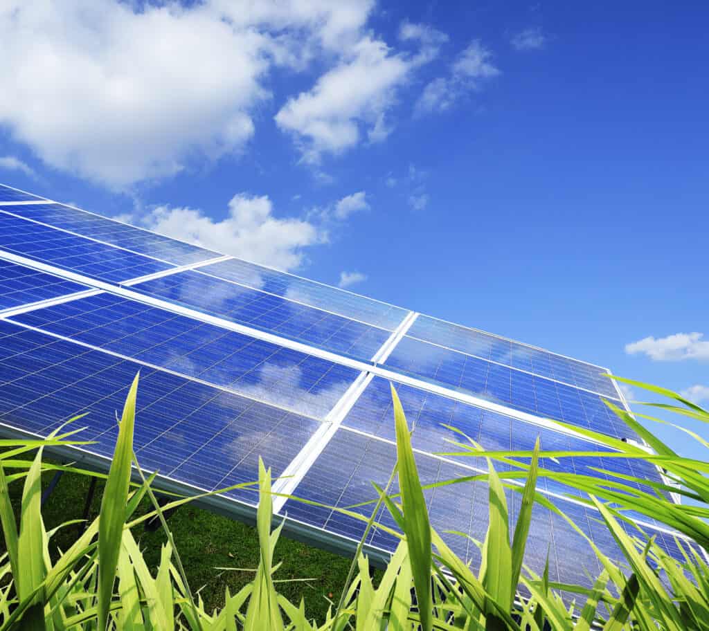Industrial photovoltaic installation Depositphotos 25973675 xl 2015